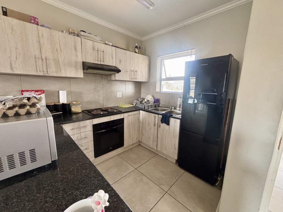 To Let 2 Bedroom Property for Rent in Brackenfell South Western Cape
